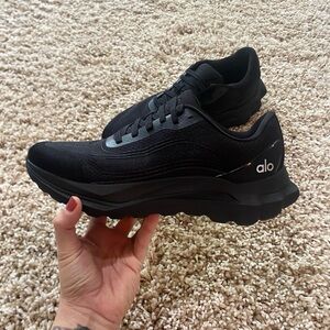 BRAND NEW Alo Runners